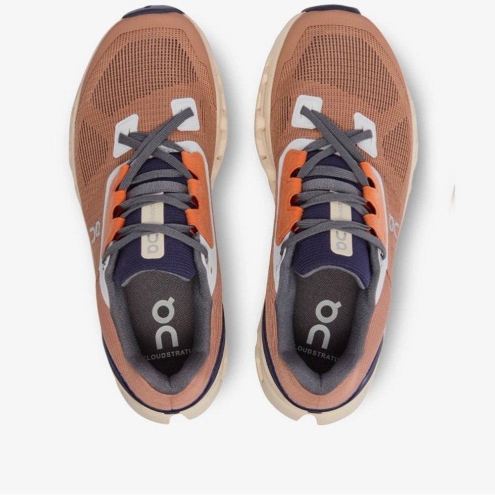 On Cloudstratus women’s size 9.5 used running shoes.